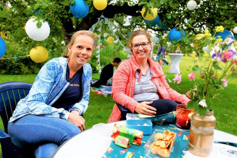 Marian links en Mandy